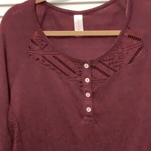 Women cranberry color top. Size is extra large.